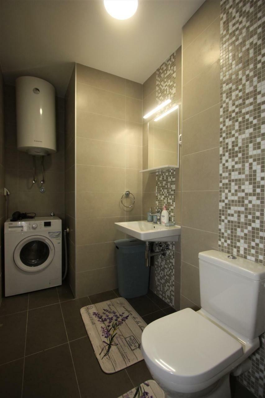 Luxury 1 Bedroom Apartment With Cozy Garden D2-2 In Morinj Kotor Bagian luar foto