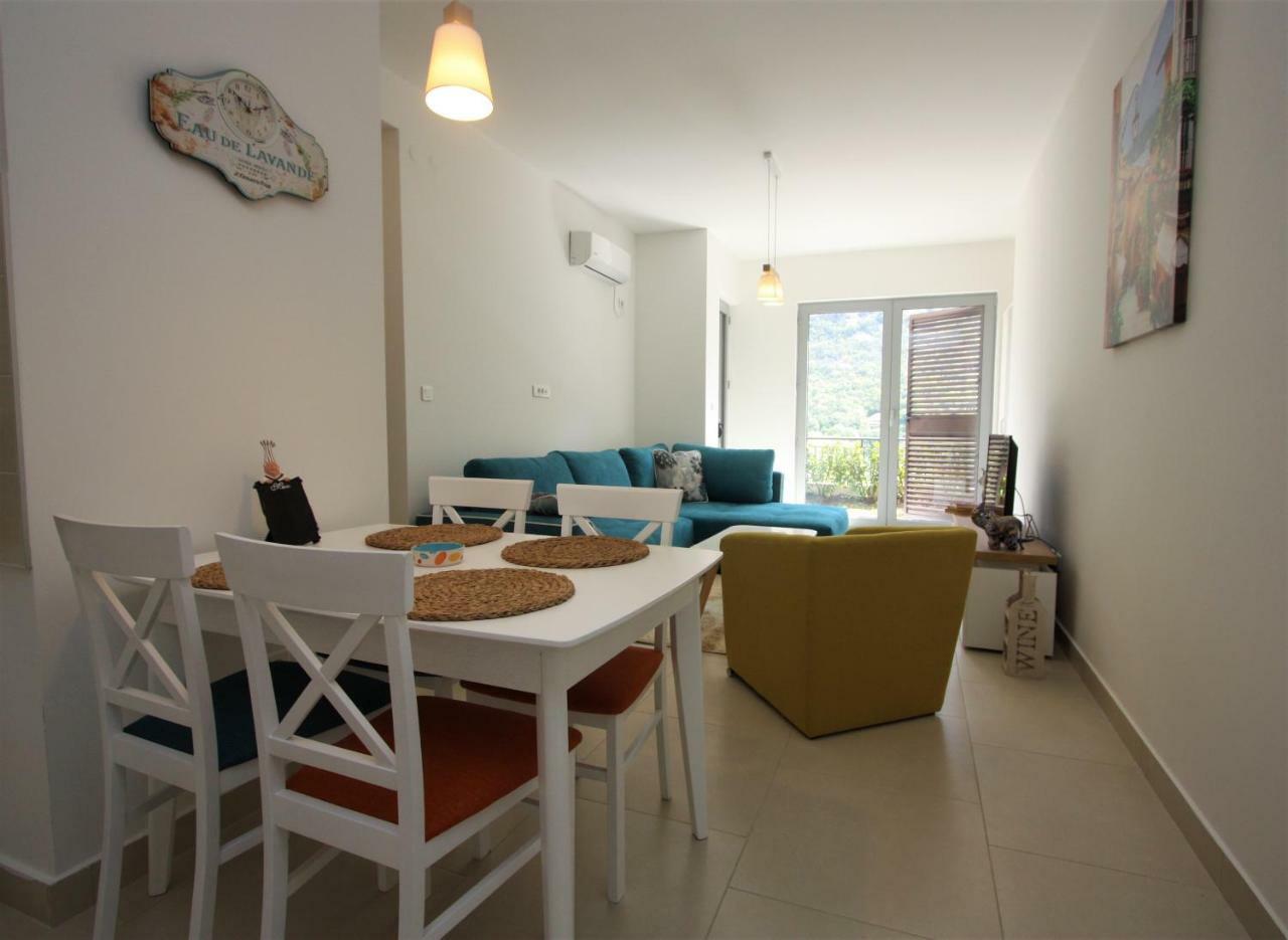 Luxury 1 Bedroom Apartment With Cozy Garden D2-2 In Morinj Kotor Bagian luar foto