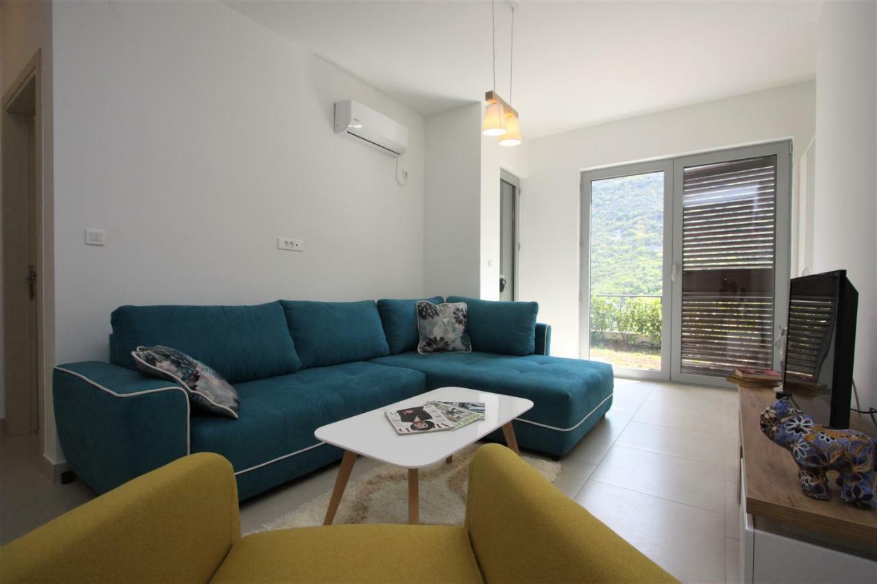 Luxury 1 Bedroom Apartment With Cozy Garden D2-2 In Morinj Kotor Bagian luar foto