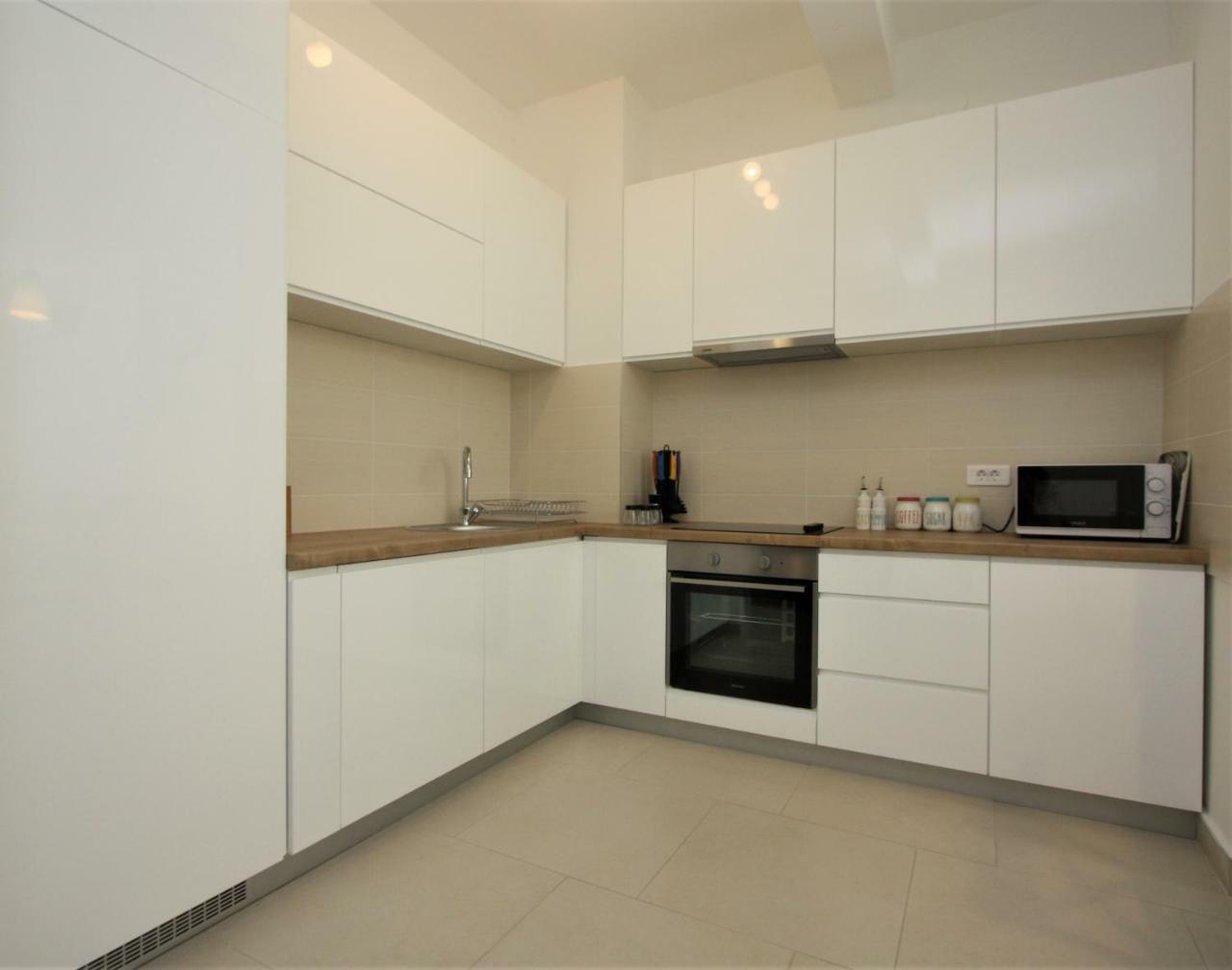 Luxury 1 Bedroom Apartment With Cozy Garden D2-2 In Morinj Kotor Bagian luar foto