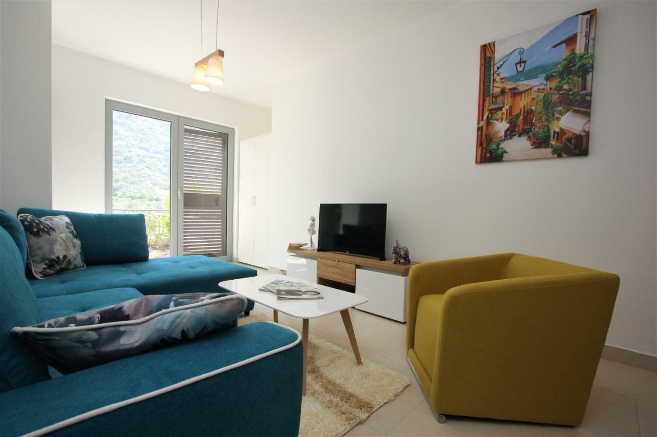 Luxury 1 Bedroom Apartment With Cozy Garden D2-2 In Morinj Kotor Bagian luar foto