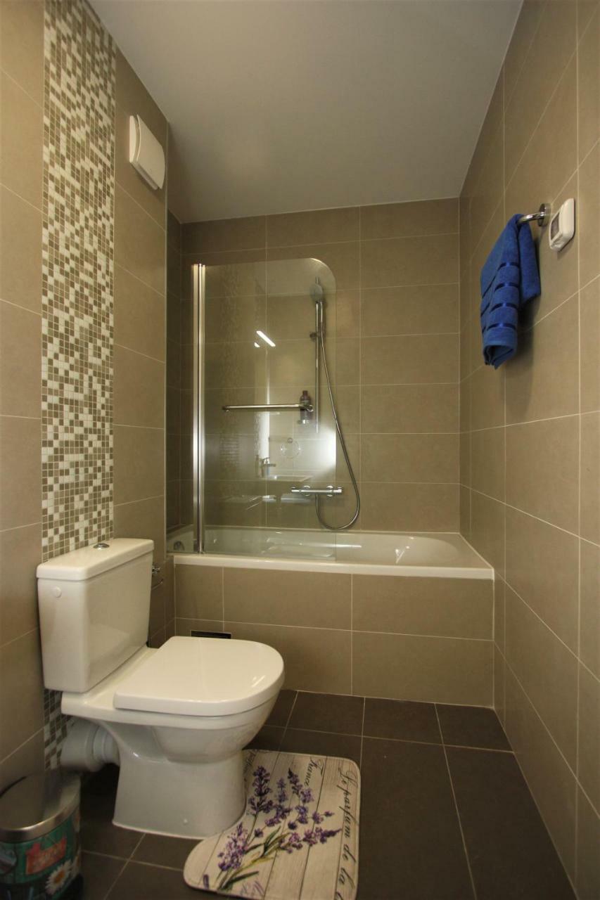 Luxury 1 Bedroom Apartment With Cozy Garden D2-2 In Morinj Kotor Bagian luar foto