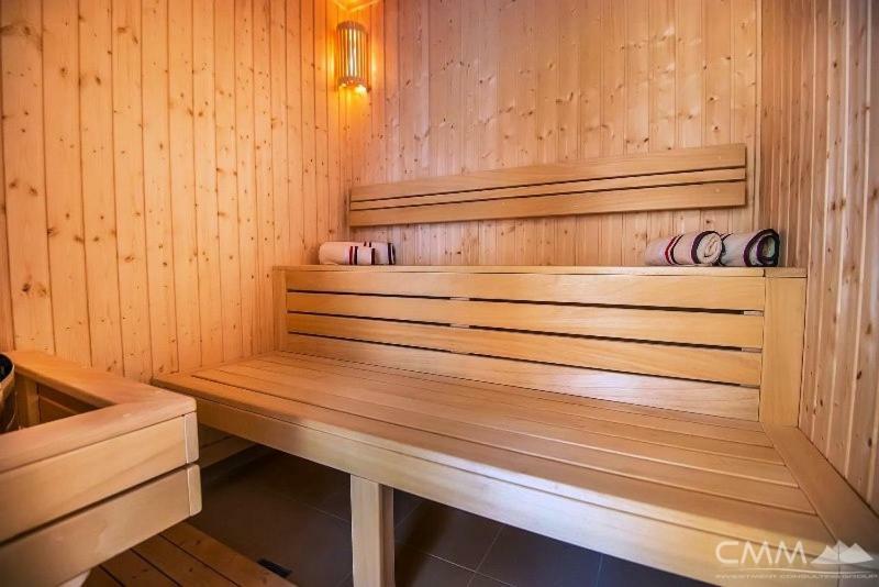 Luxury 1 Bedroom Apartment With Cozy Garden D2-2 In Morinj Kotor Bagian luar foto