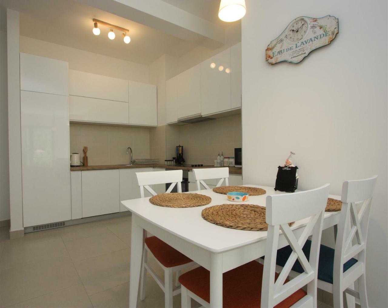 Luxury 1 Bedroom Apartment With Cozy Garden D2-2 In Morinj Kotor Bagian luar foto